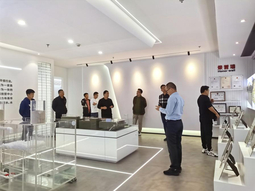 中電（diàn）建各局領導（dǎo）蒞臨正一水務公司調研指導
